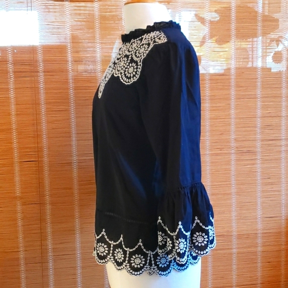 Gap Black & White Embroidered 3/4 Bell Sleeve Top Size Medium - Picture 2 of 12